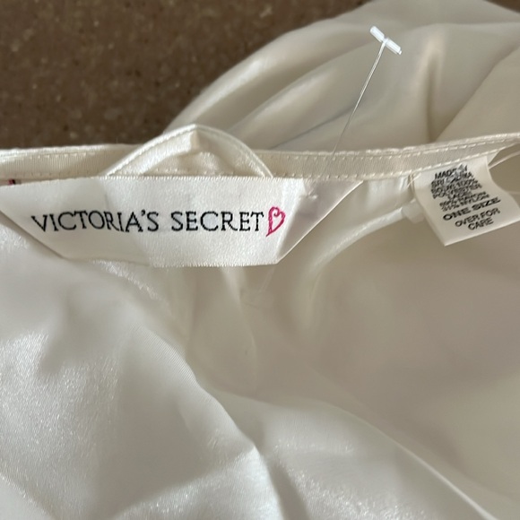 Beautiful Bridal Victoria’s Secret Robe - Picture 7 of 7